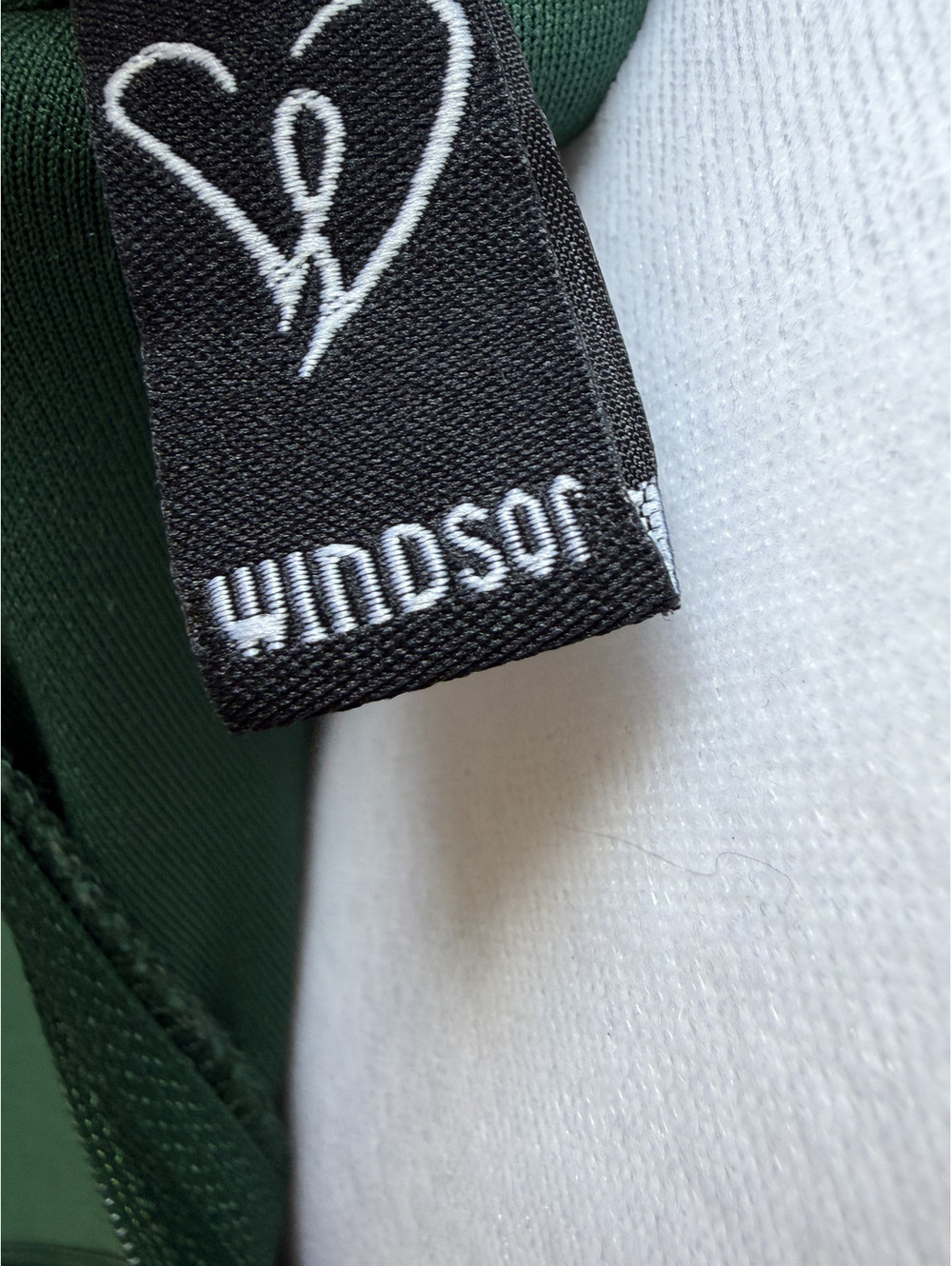 This gorgeous emerald green midi cocktail dress from Windsor - Picture 4 of 6